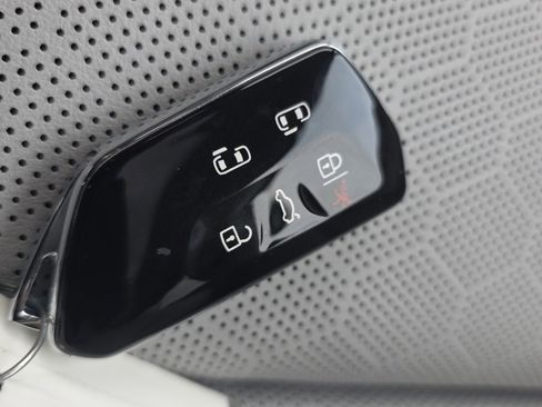 New 2025 Volkswagen ID. Buzz 1st Edition image 21