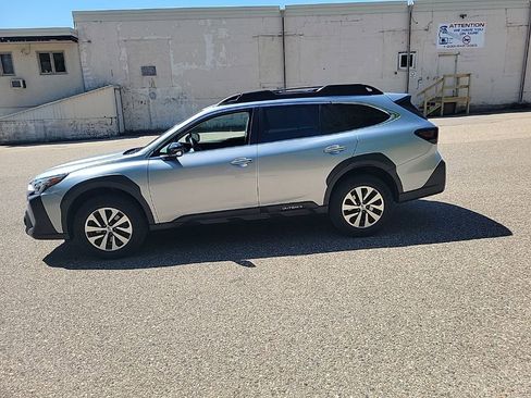 Used 2023 Subaru Outback Premium AWD/4WD image 23