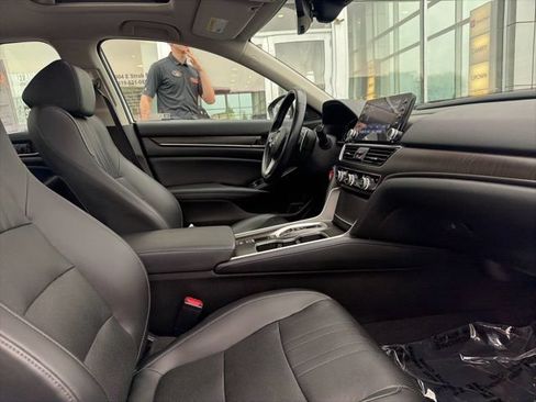 Used 2022 Honda Accord Touring image 30