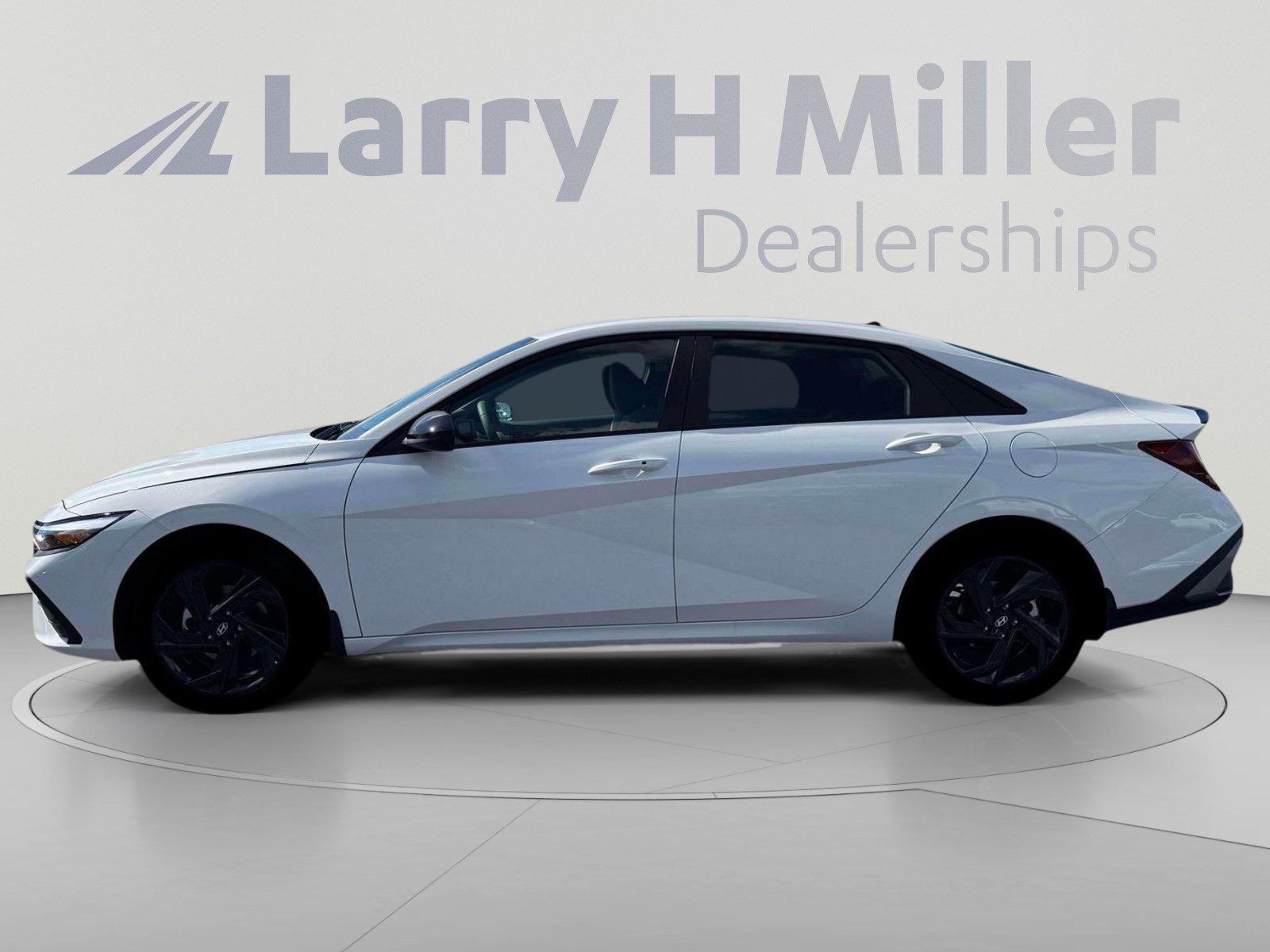 New 2026 Hyundai Elantra SEL Sport FWD image 3