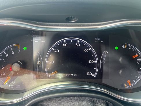 Used 2018 Jeep Grand Cherokee Laredo AWD/4WD image 1