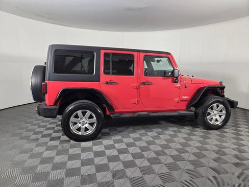 Used 2013 Jeep Wrangler Unlimited Sahara w/ Connectivity Group AWD/4WD image 5