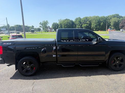Used 2017 Chevrolet Silverado 1500 LT w/ Redline Edition AWD/4WD image 4