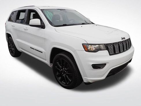Used 2019 Jeep Grand Cherokee Altitude AWD/4WD image 2