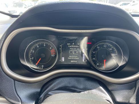 Used 2016 Jeep Cherokee Latitude FWD image 16