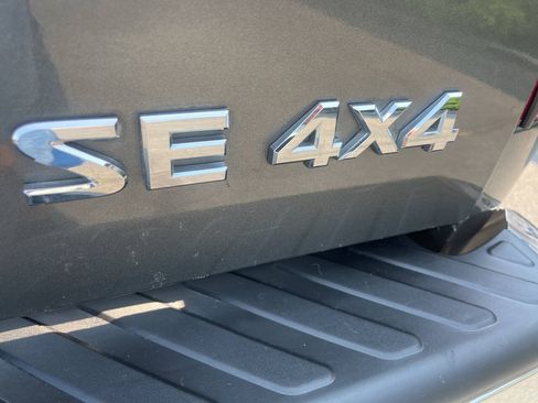 Used 2006 Nissan Frontier SE w/ (P01) Power Pkg AWD/4WD image 9