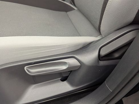 Used 2023 Volkswagen Taos S image 11