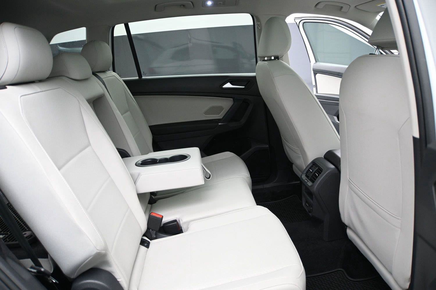 Used 2020 Volkswagen Tiguan SE w/ Panoramic Sunroof Package AWD/4WD image 16