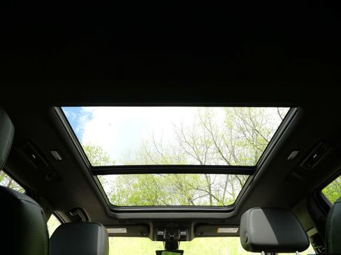 Used 2022 GMC Yukon Denali w/ Denali Premium Package AWD/4WD image 28