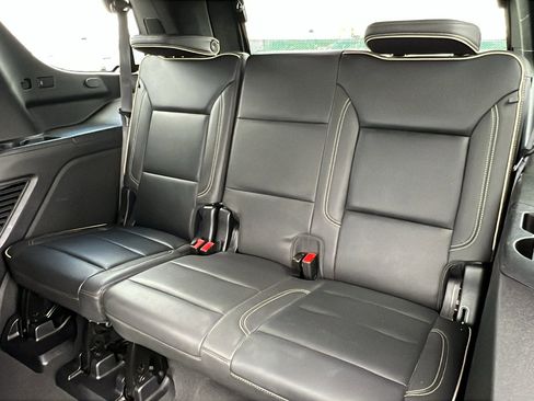 Used 2024 Chevrolet Tahoe Premier AWD/4WD image 15