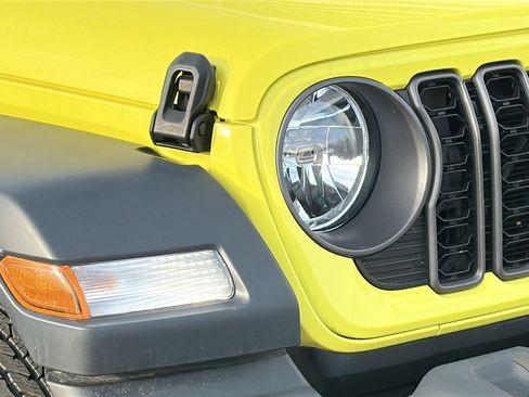 Used 2024 Jeep Wrangler Sport S image 4