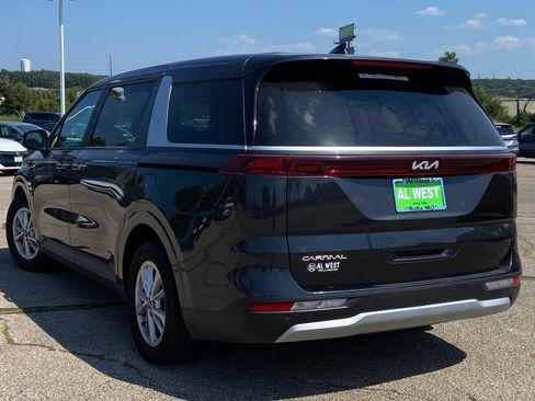 Used 2024 Kia Carnival LX FWD image 5