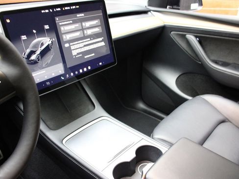 Used 2022 Tesla Model Y Performance image 35