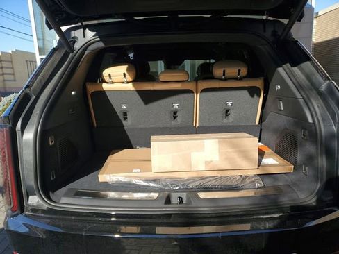 New 2025 Cadillac Escalade IQ Luxury 2 w/ LPO, Radiant Package image 8