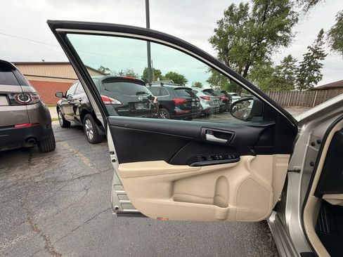 Used 2014 Toyota Camry LE FWD image 11