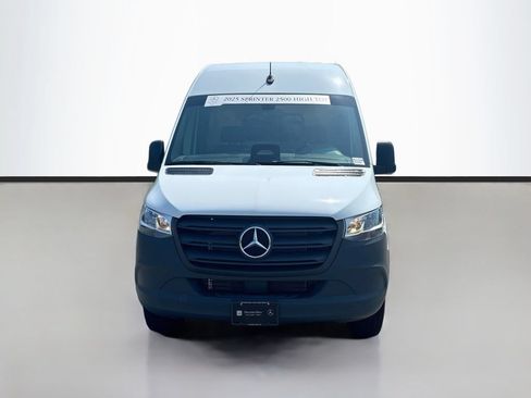 Used 2025 Mercedes-Benz Sprinter 2500 image 8