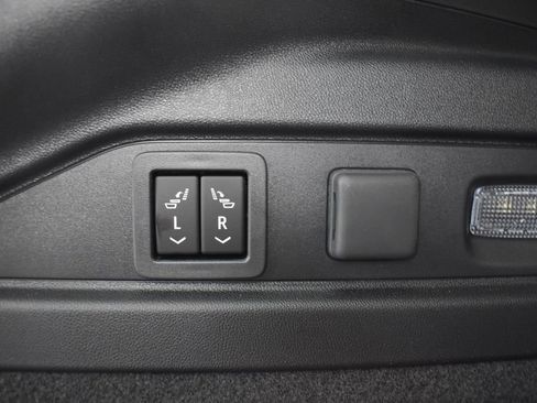 New 2026 Cadillac Lyriq Signature Sport w/ Nappa Leather Package AWD/4WD image 32