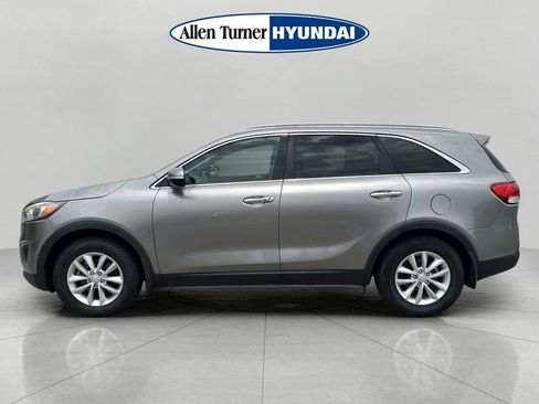 Used 2017 Kia Sorento FWD w/ LX Convenience Package image 5