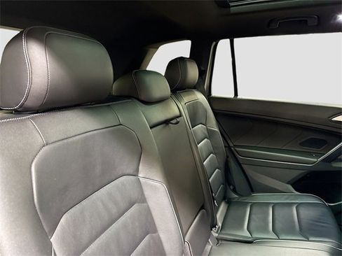 Used 2021 Volkswagen Tiguan SEL Premium R-Line image 32