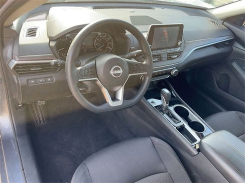 Used 2024 Nissan Altima 2.5 SV image 11
