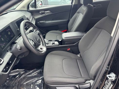 Used 2025 Kia Sportage LX FWD image 25