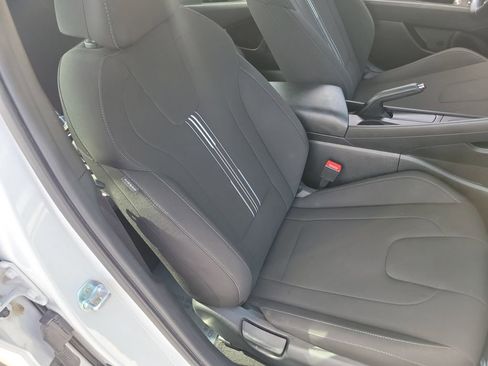 Used 2025 Hyundai Elantra Sport FWD image 19