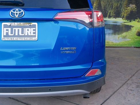 Used 2018 Toyota RAV4 Limited image 29