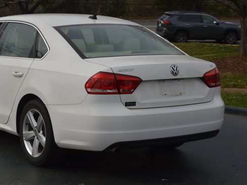 Used 2015 Volkswagen Passat 1.8T Limited Edition image 3