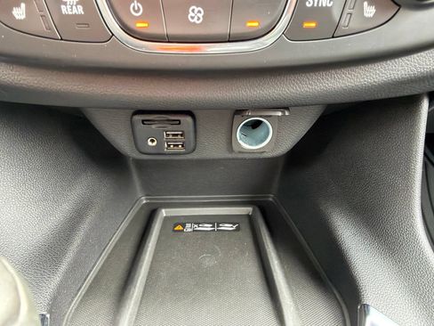 Used 2023 Chevrolet Traverse Premier AWD/4WD image 25