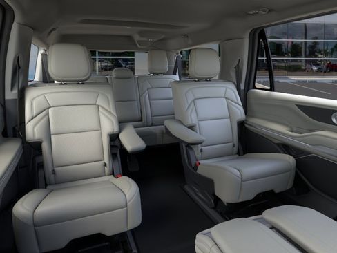 New 2026 Lincoln Navigator L Premier AWD/4WD image 11