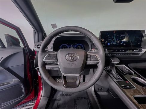Used 2025 Toyota Sienna Platinum image 13