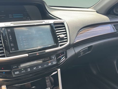 Used 2016 Honda Accord EX image 29