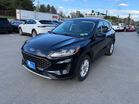 Used 2021 Ford Escape SE w/ Convenience Package AWD/4WD image 2