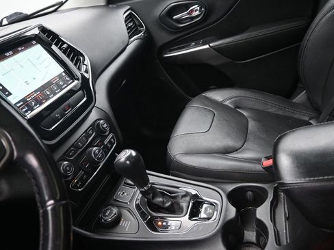 Used 2020 Jeep Cherokee Limited image 18