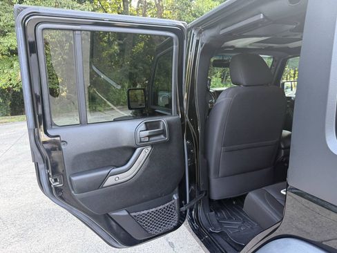 Used 2017 Jeep Wrangler Unlimited Sport w/ Quick Order Package 23S AWD/4WD image 36
