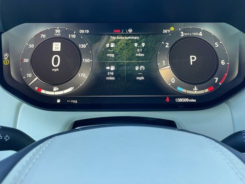 Used 2023 Land Rover Range Rover SE image 24