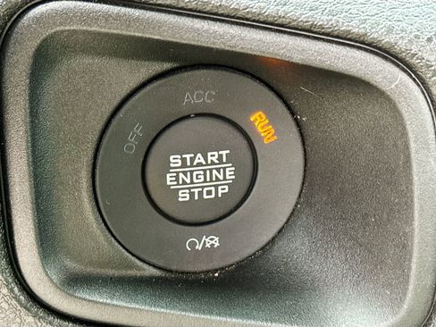 Used 2024 Jeep Gladiator Sport image 34