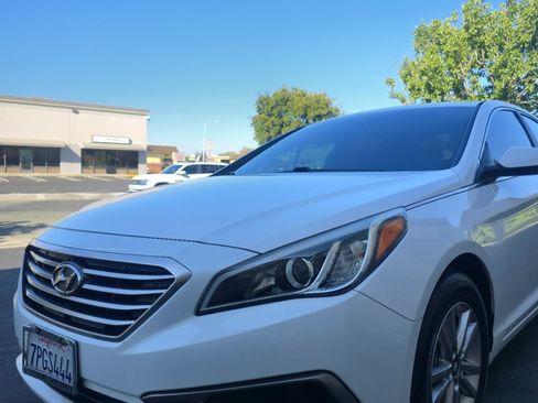 Used 2016 Hyundai Sonata SE FWD image 2