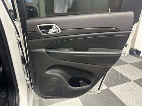 Used 2020 Jeep Grand Cherokee Altitude image 23