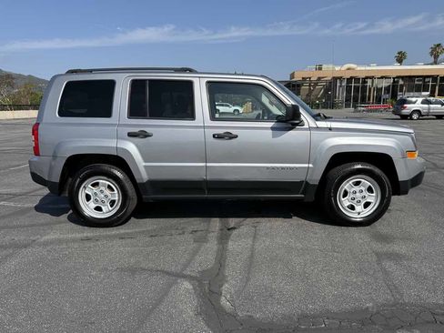 Used 2016 Jeep Patriot Sport image 9