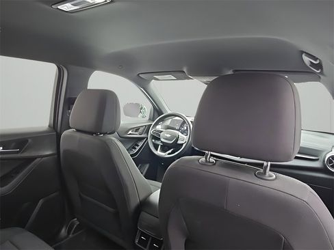 Used 2025 Chevrolet Equinox LT image 18