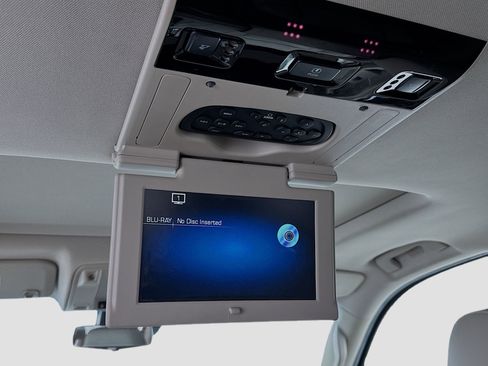 Used 2018 Cadillac Escalade Premium Luxury image 17