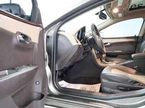 Used 2010 Chevrolet Malibu LTZ w/ HFV6 Engine Package image 9