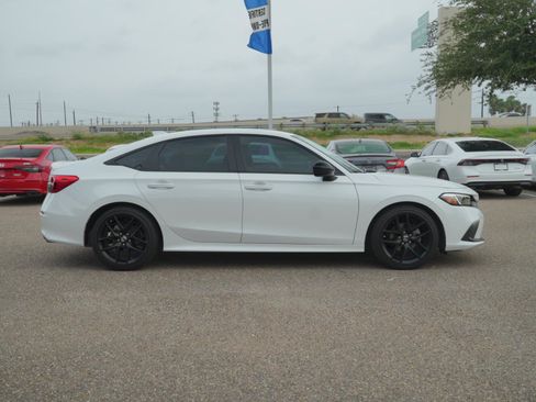 Used 2024 Honda Civic Sport image 4