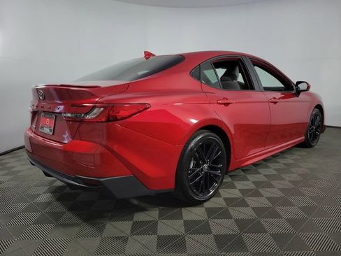 Used 2026 Toyota Camry SE image 8