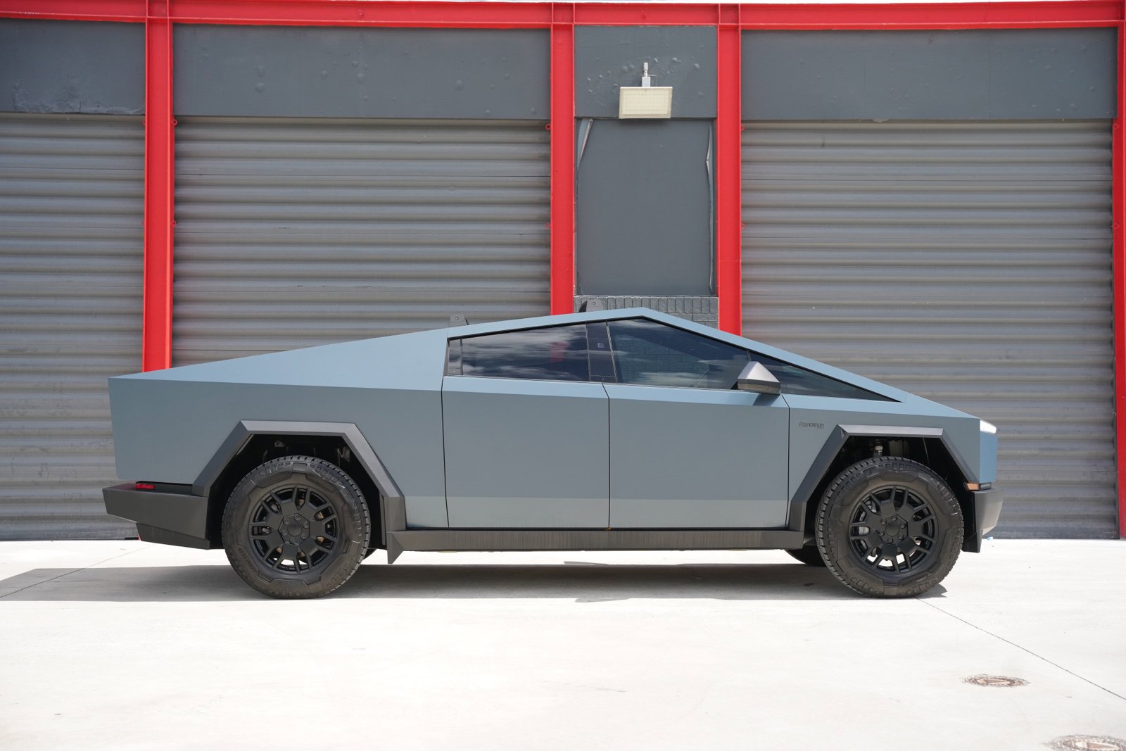 Used 2024 Tesla Cybertruck AWD Crew Cab image 5