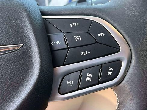Certified 2023 Chrysler Pacifica Touring-L FWD image 24