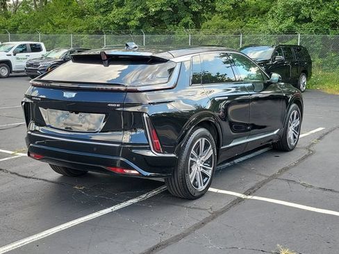Certified 2024 Cadillac Lyriq Luxury AWD/4WD image 4