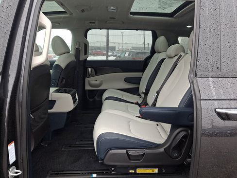 New 2026 Kia Carnival SX Prestige FWD image 9