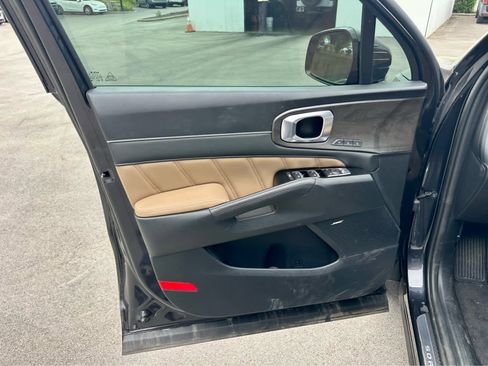 Used 2025 Kia Sorento SX Prestige w/ Olive Brown Leather Package image 10